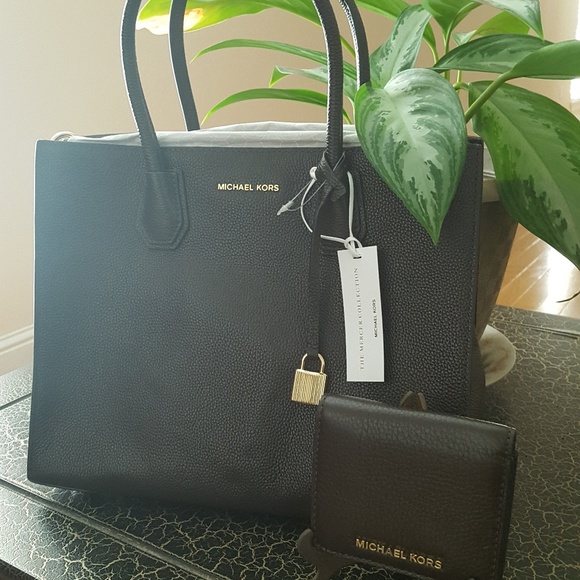 Michael Kors Handbags - MK Mercer---Coffee w/ matching card case carryall